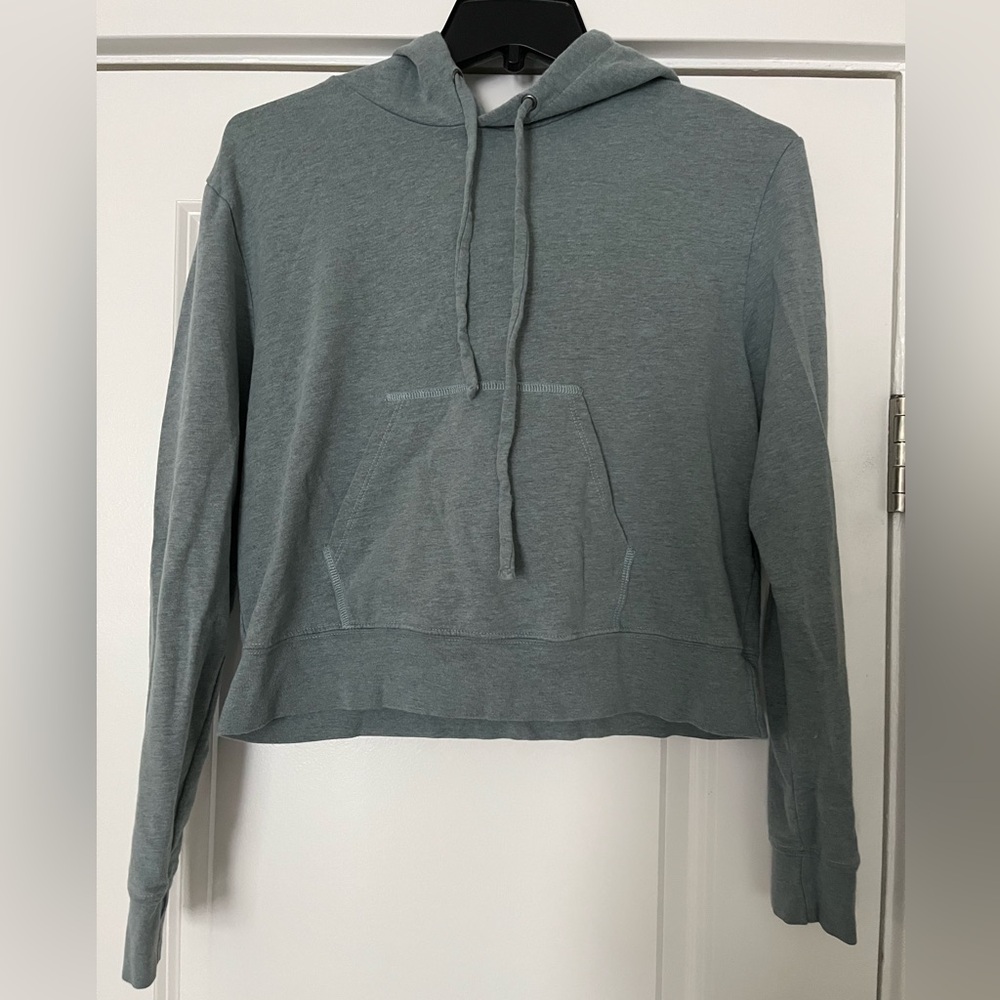 Goodlife Women's blue cropped Hoodie Sweater